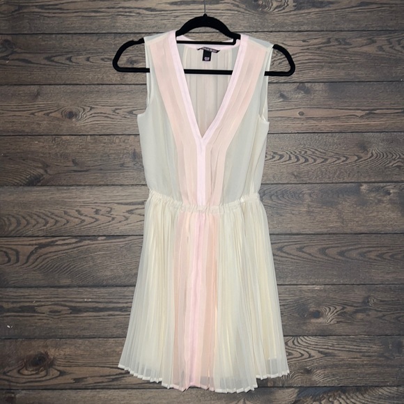 Cream and pink ombré Victoria’s Secret pleated dress - Picture 1 of 7